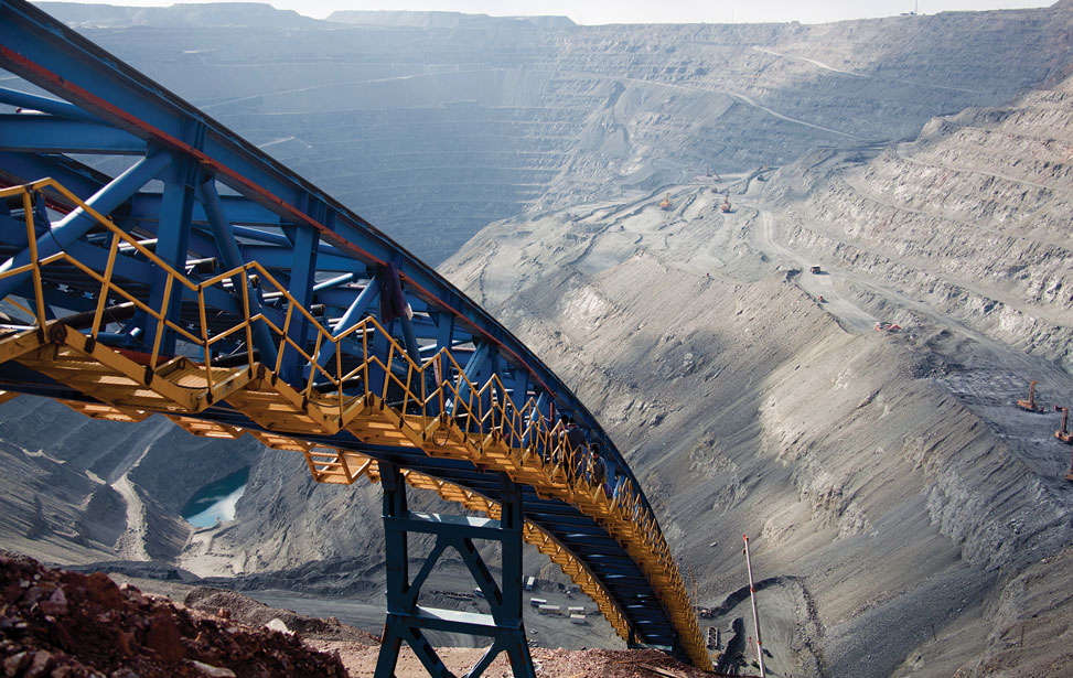 large-mining-conveyor